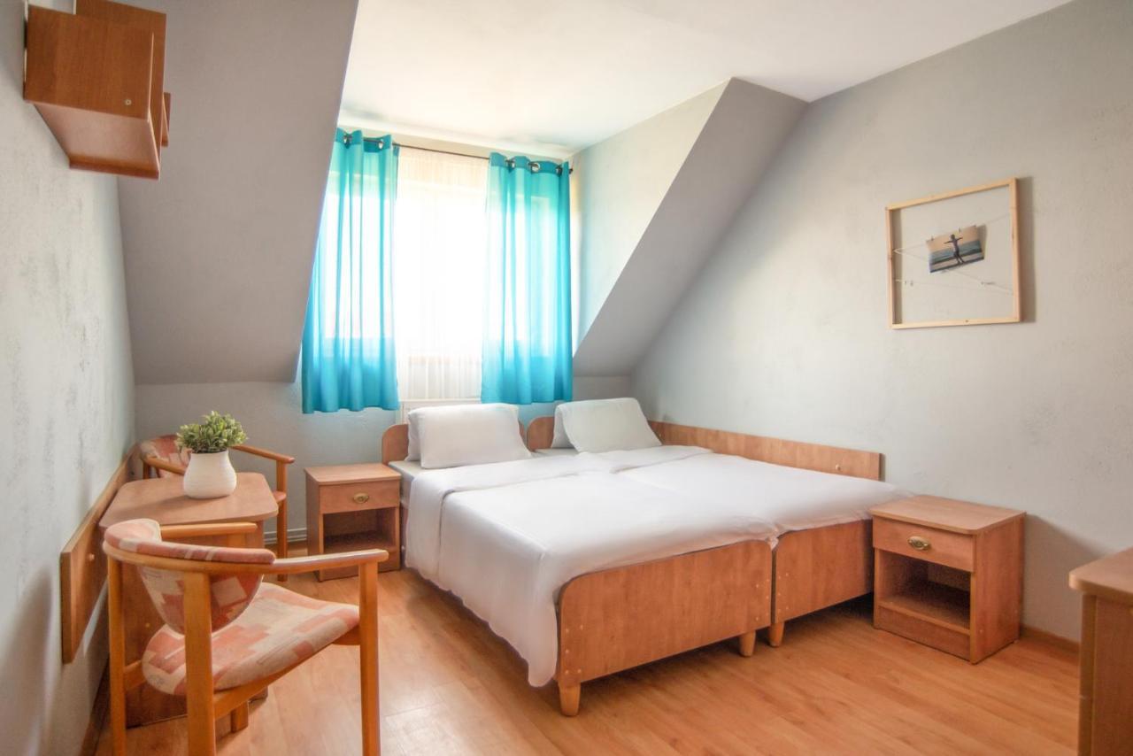 Promyk Hotel เรวัล ภายนอก รูปภาพ